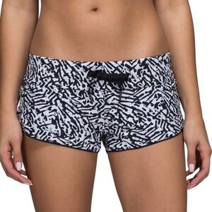 Lululemon Water: Surf Short
Brushed Animal White Black / Black / Harbor Blue